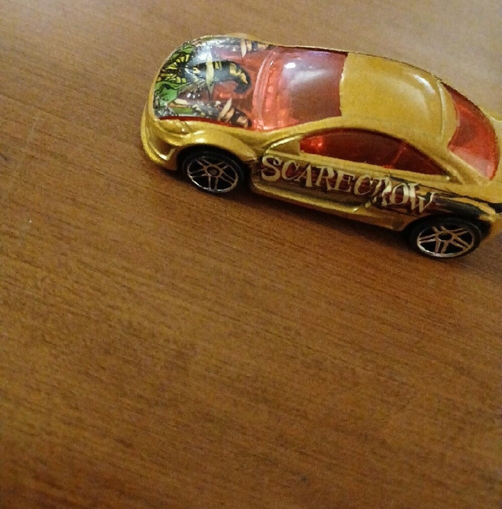 2001 Hot Wheels Gold Scarecrow Cougar Collectible Car - Picture 4 of 7
